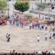 Crueldad disfrazada de fiesta: amarran cohetes a gatos en rodeo de Guanajuato