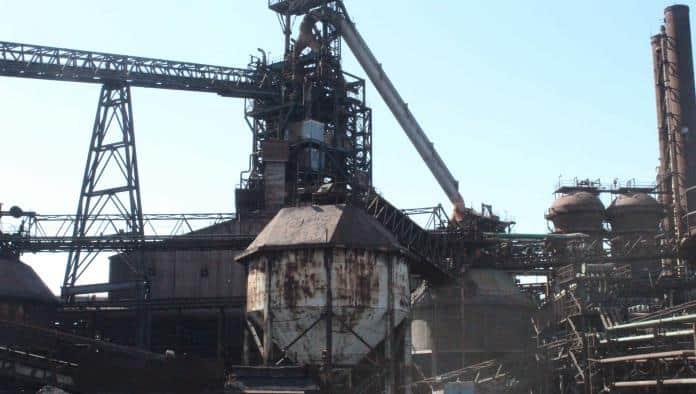 Obrero exhibe baja injustificada de AHMSA y exige respuesta: "Ni aviso, ni convenio"