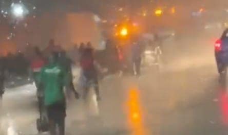 Tormenta desprende plafón e inunda planta Avomex en Sabinas; hubo evacuación