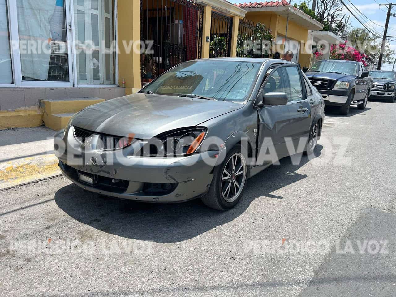 Accidente en centro de Monclova deja 50 mil pesos en daños por puerta abierta