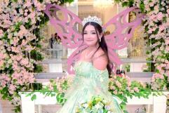 Camila Leyva celebra con alegría y elegancia sus XV años rodeada de sus seres queridos