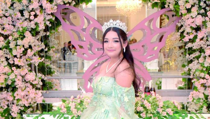 Camila Leyva celebra con alegría y elegancia sus XV años rodeada de sus seres queridos
