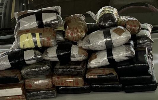 Detienen en Eagle Pass a Mujer con Droga Valuada en 1.7 Millones de Dólares