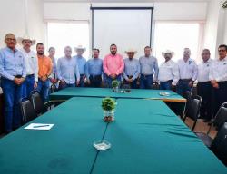Carlos Villarreal impulsa mejoras en rastro para ganaderos de la Región Centro