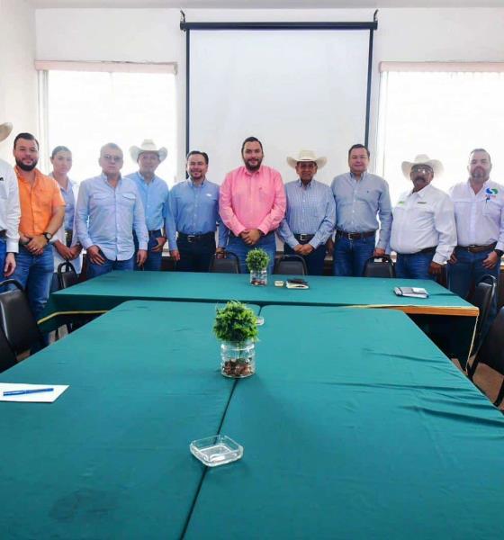 Carlos Villarreal impulsa mejoras en rastro para ganaderos de la Región Centro