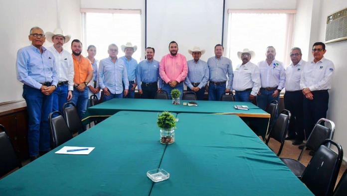 Carlos Villarreal impulsa mejoras en rastro para ganaderos de la Región Centro