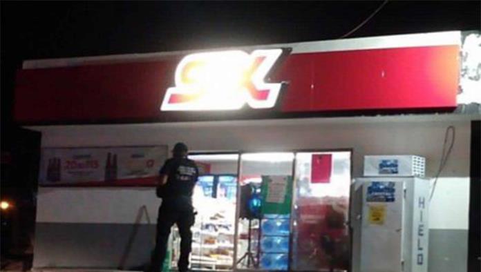 Roban con Violencia en un Six en colonia Valle Oriente