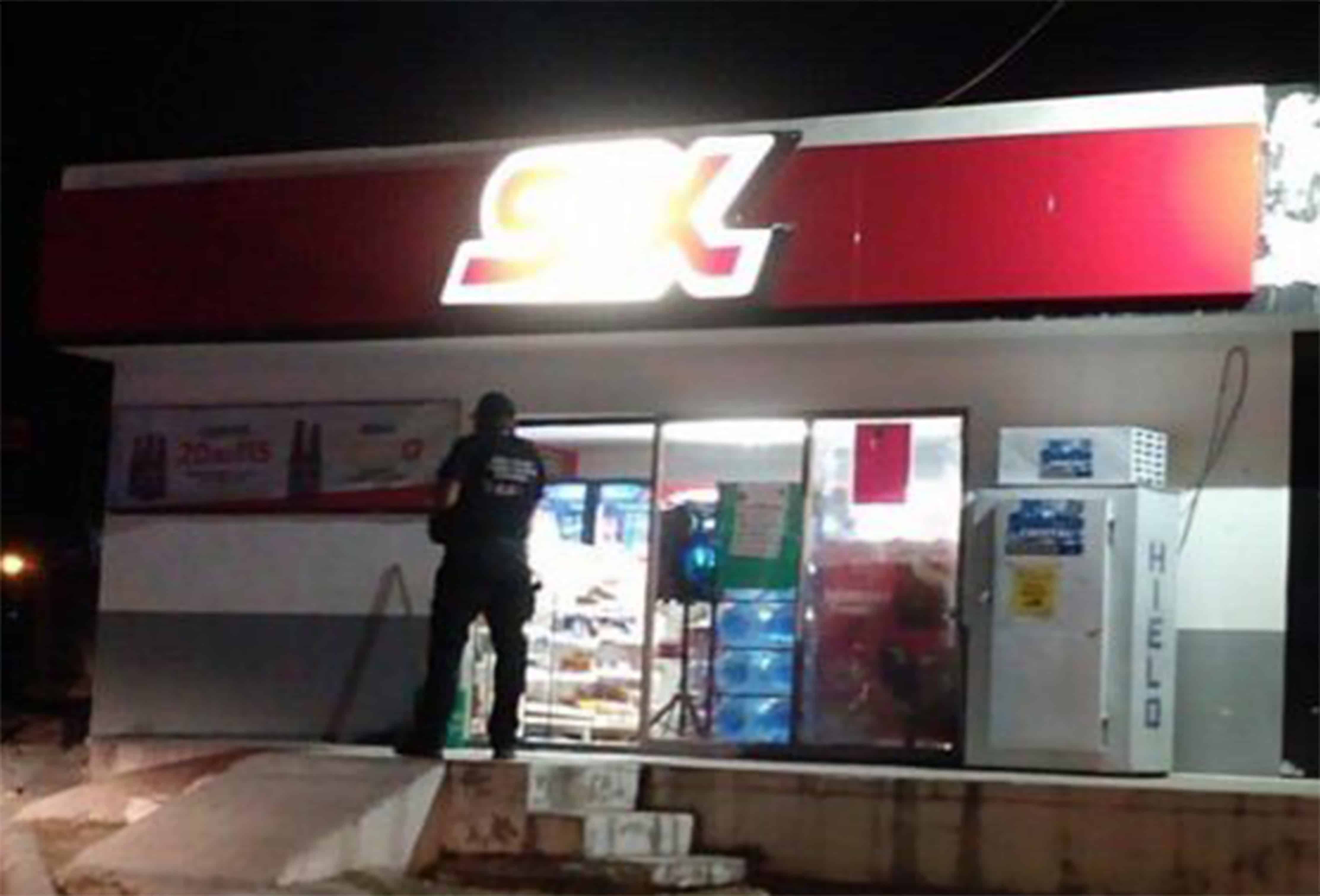 Roban con Violencia en un Six en colonia Valle Oriente