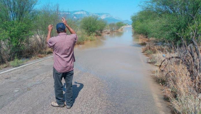Lluvias en Múzquiz causan encharcamientos y afectan la carretera estatal 20