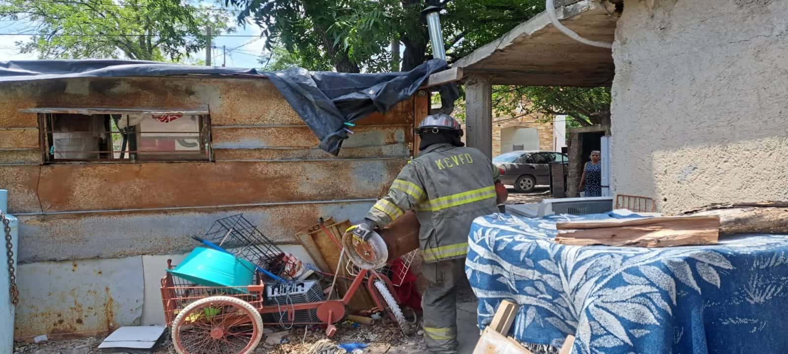 Fuga de Gas LP en Allende Moviliza a Bomberos; Evitan Riesgo Mayor en Negocio Familiar