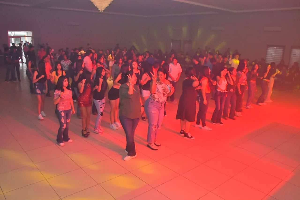 Celebran en Nava el Día del Estudiante con Música, Juegos y Convivencia Juvenil