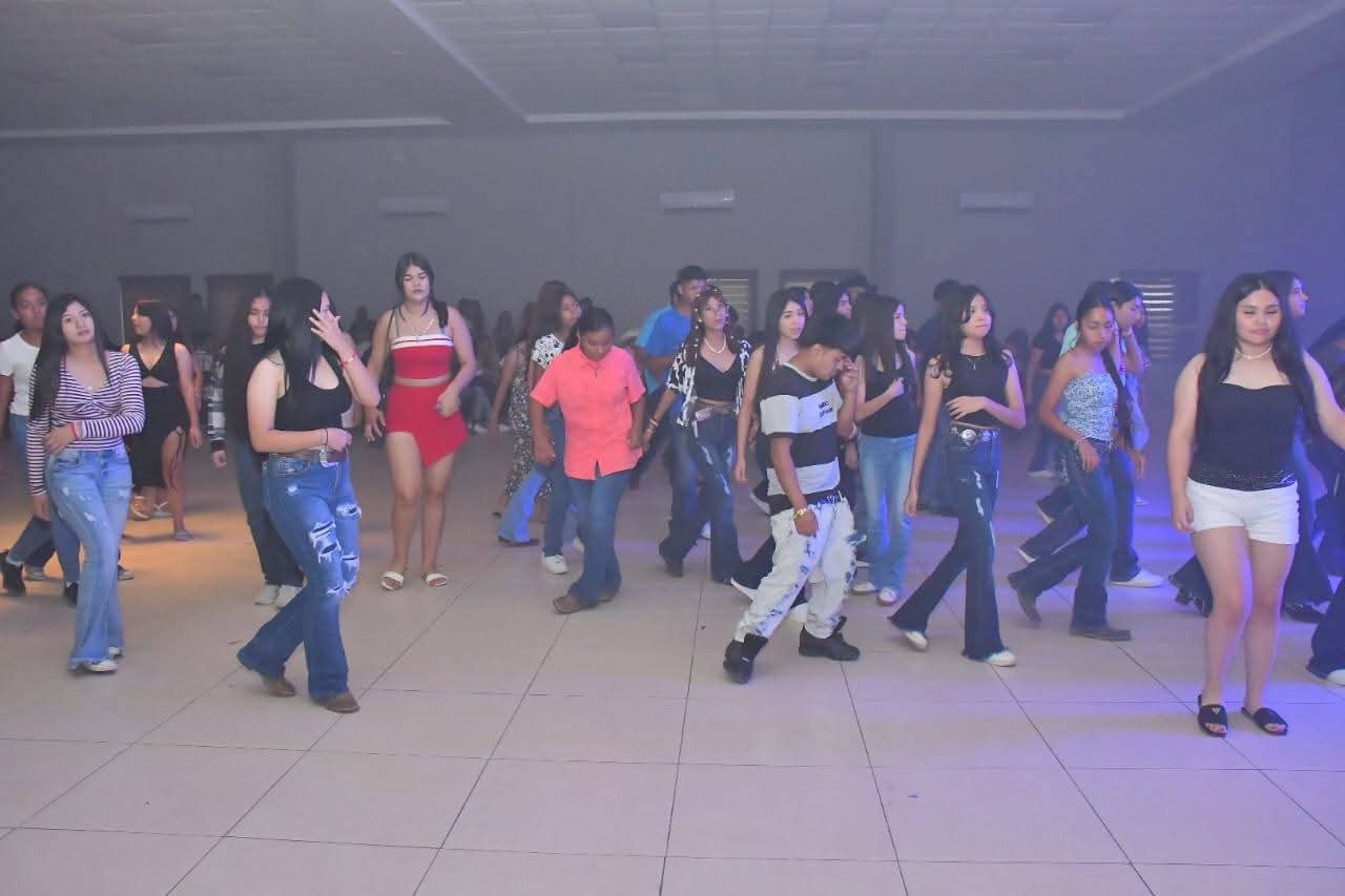 Celebran en Nava el Día del Estudiante con Música, Juegos y Convivencia Juvenil