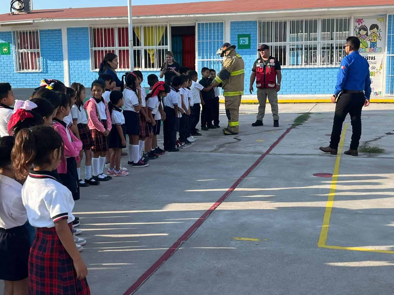 Niños de Primaria Benito Juárez Aprenden Primeros Auxilios con Bomberos en Nava