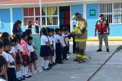 Niños de Primaria Benito Juárez Aprenden Primeros Auxilios con Bomberos en Nava