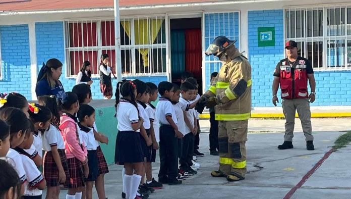Niños de Primaria Benito Juárez Aprenden Primeros Auxilios con Bomberos en Nava