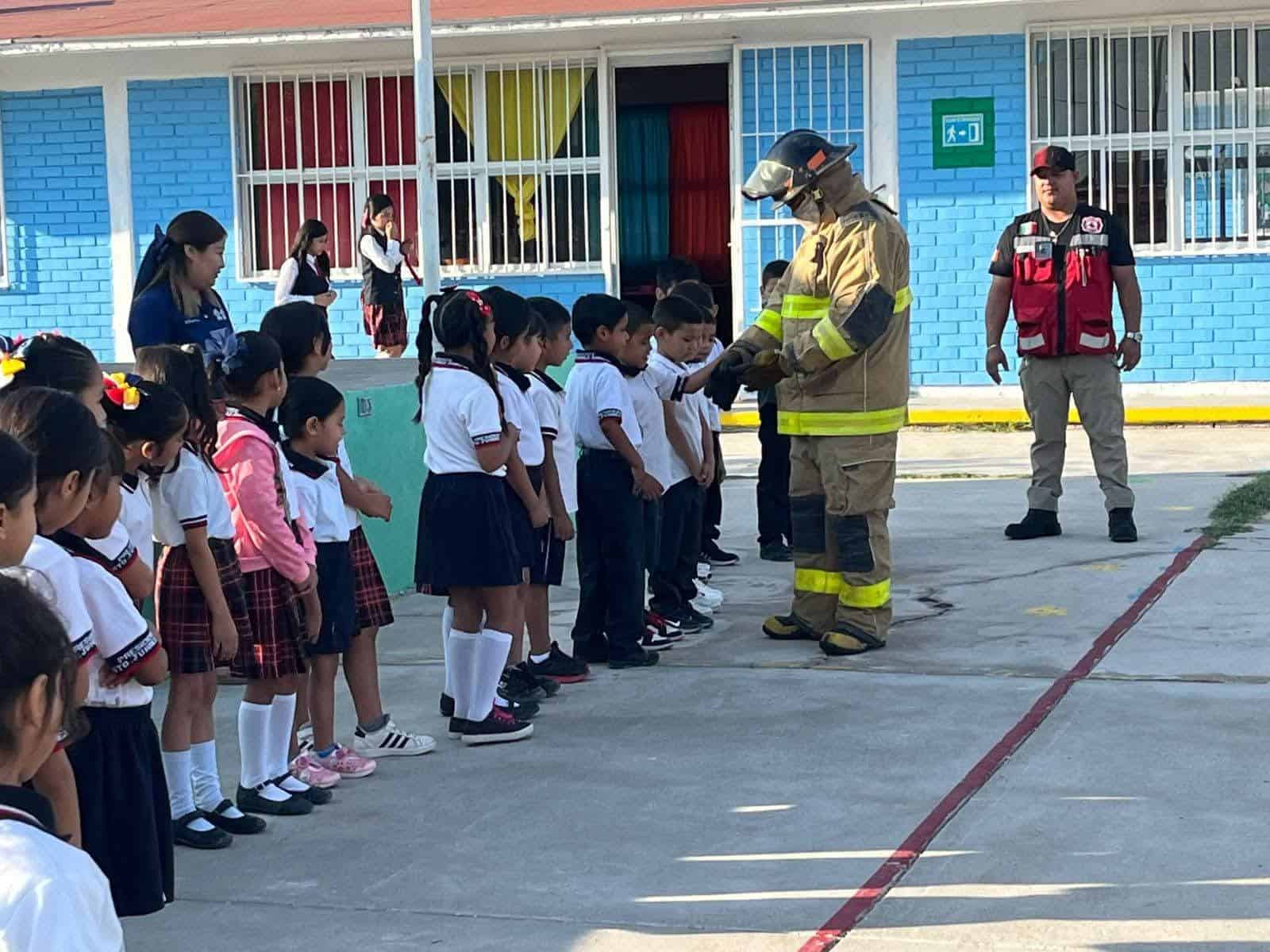 Niños de Primaria Benito Juárez Aprenden Primeros Auxilios con Bomberos en Nava