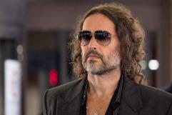 Russell Brand se declara inocente de cargos por violación y agresión sexual en Londres