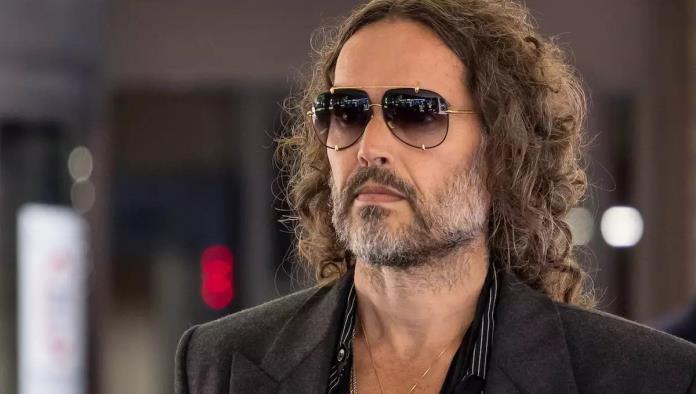 Russell Brand se declara inocente de cargos por violación y agresión sexual en Londres