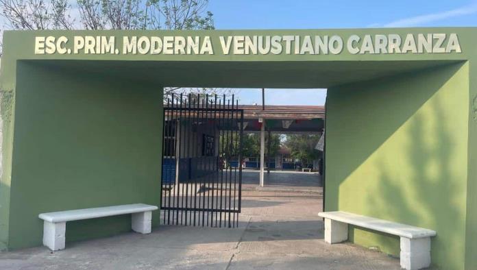 Disputan custodia de menor en escuela; fue necesaria intervención policial