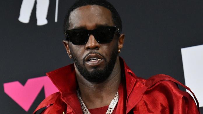 Exasistente acusa a Diddy de abuso de tipo íntimo y físico