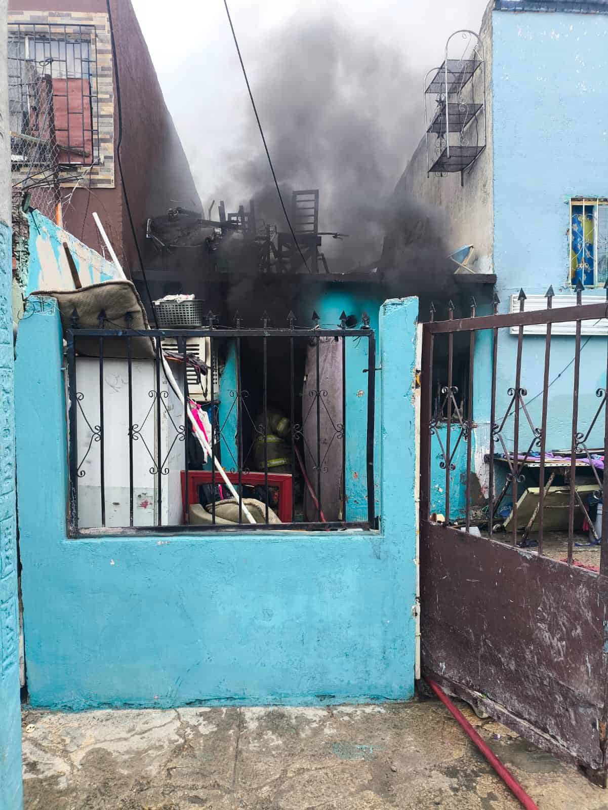 Doble incendio en Piedras Negras en menos de ocho horas; una mujer resultó intoxicada