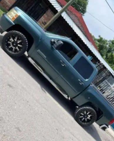 Joven es víctima de fraude al vender su camioneta en redes, nunca le transfirieron