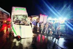 Provocan lluvia y alta velocidad accidentes