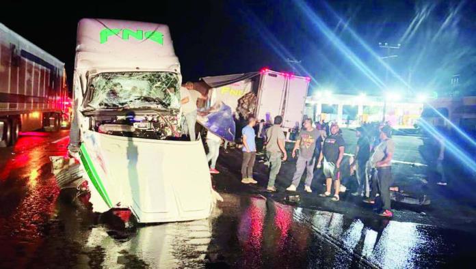 Provocan lluvia y alta velocidad accidentes