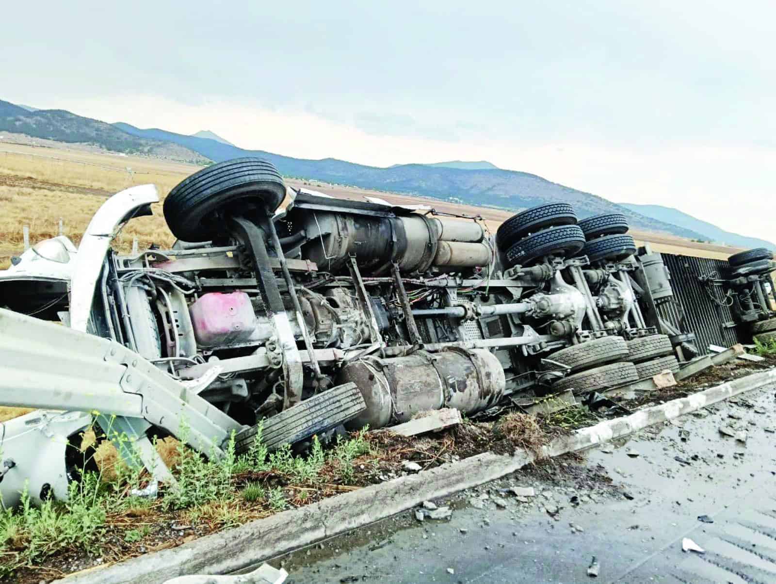 Provocan lluvia y alta velocidad accidentes