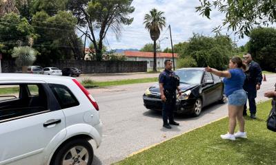 Choque por alcance en Múzquiz entre dos mujeres deja solo daños materiales