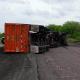 Volcadura de tráiler bloquea circulación en carretera 57