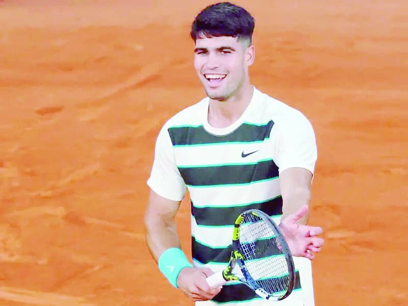 Carlos Alcaraz vence a Dzumhur y avanza a Octavos de Final en Roland Garros