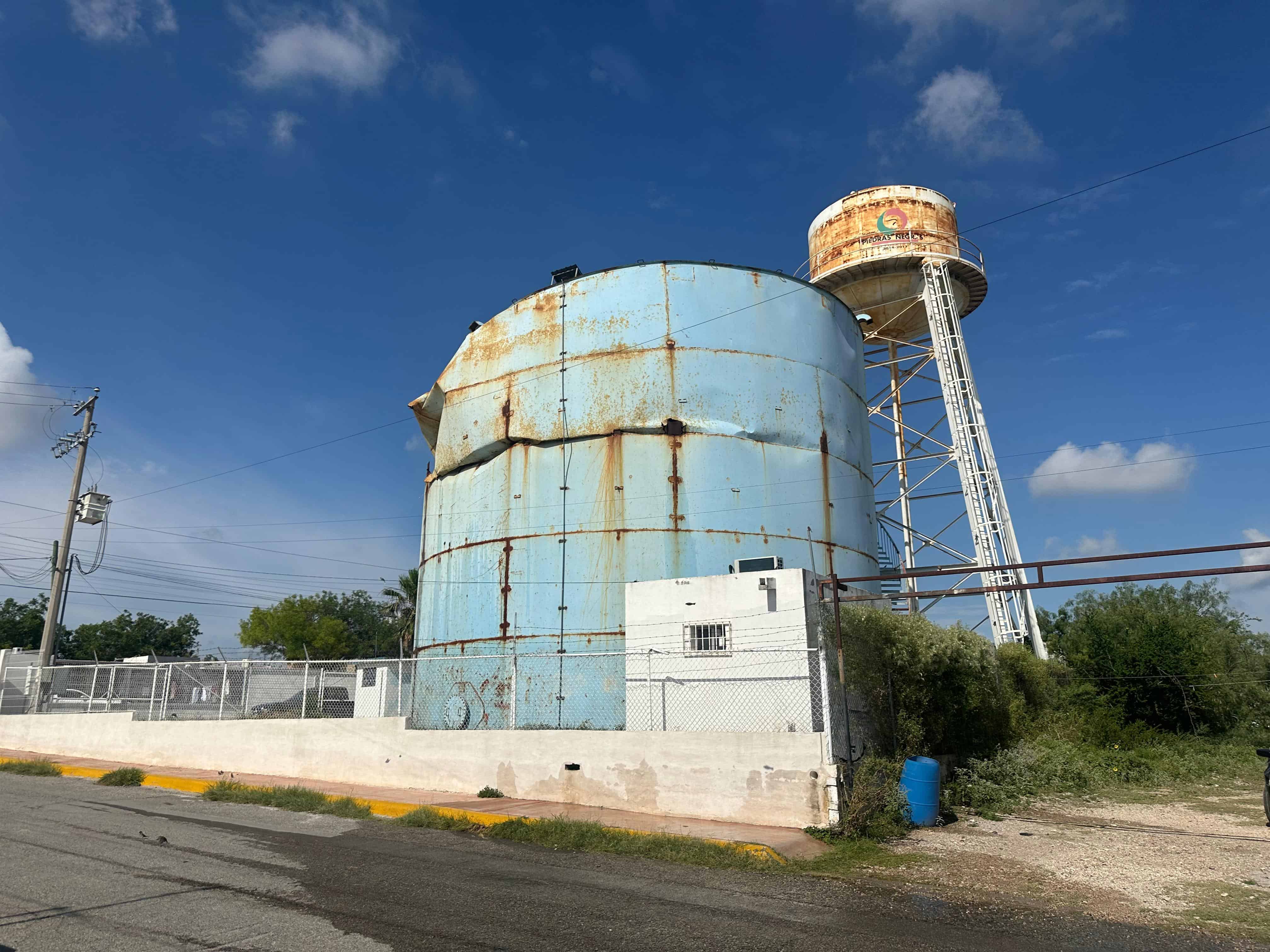 Vecinos denuncian negligencia en el tanque de SIMAS en la colonia Doctores