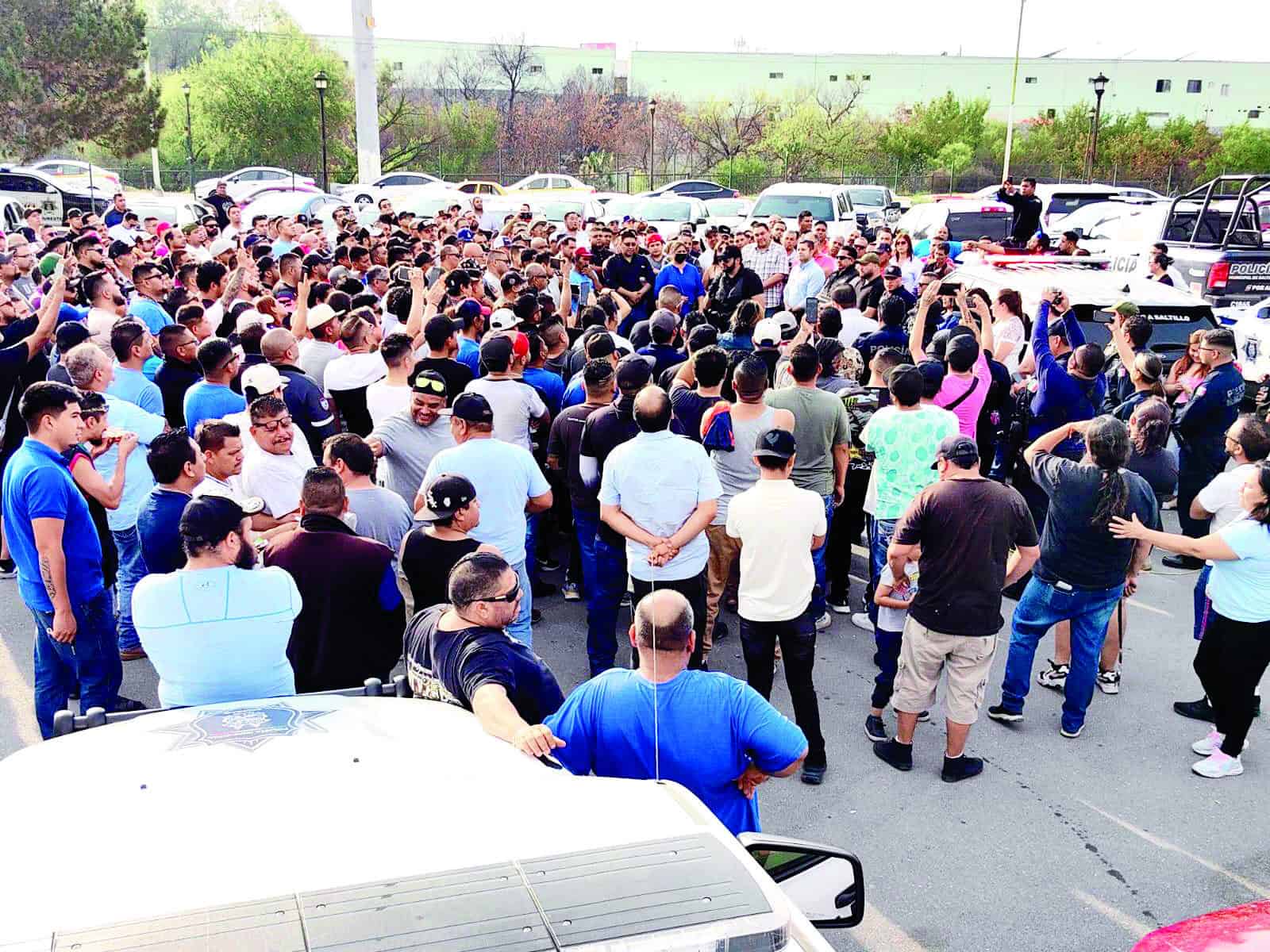 Taxistas de aplicación retiran sus polarizados 