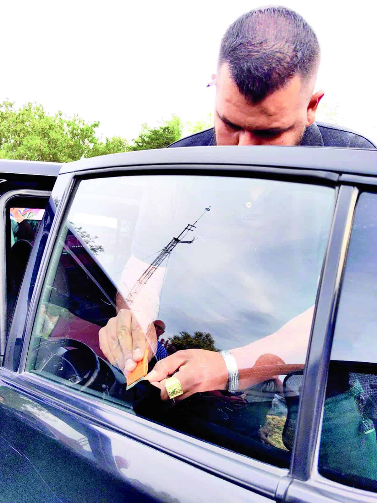 Taxistas de aplicación retiran sus polarizados Taxistas de aplicación retiran sus polarizados
