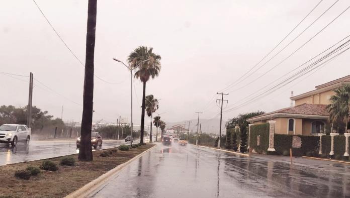 Sorprende tormenta a saltillenses