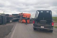 Volcadura en la carretera 57 deja un lesionado y caos vehicular en Allende