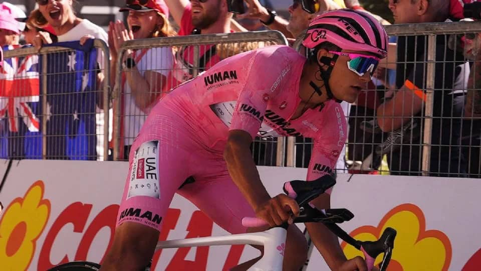 Isaac del Toro cede la maglia rosa en la penúltima etapa del Giro