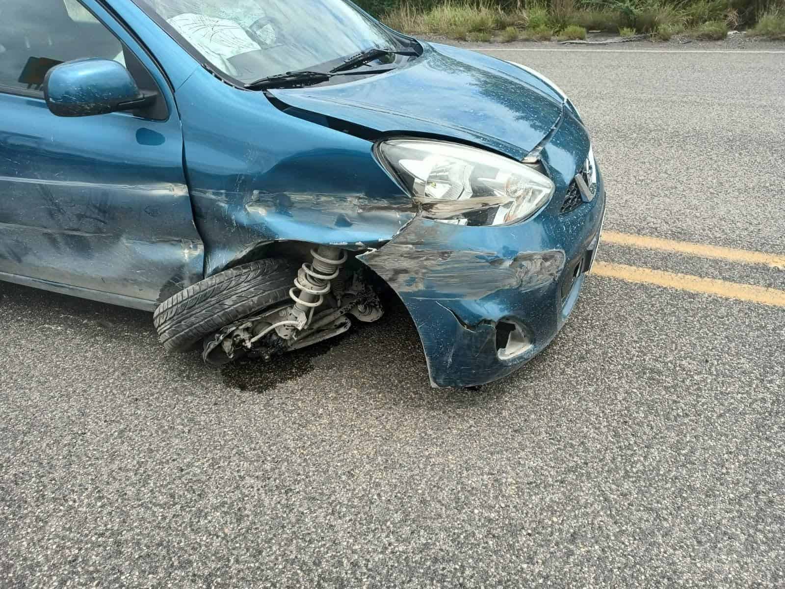 Mujer choca contra barandal en la carretera 57; viajaba con una menor