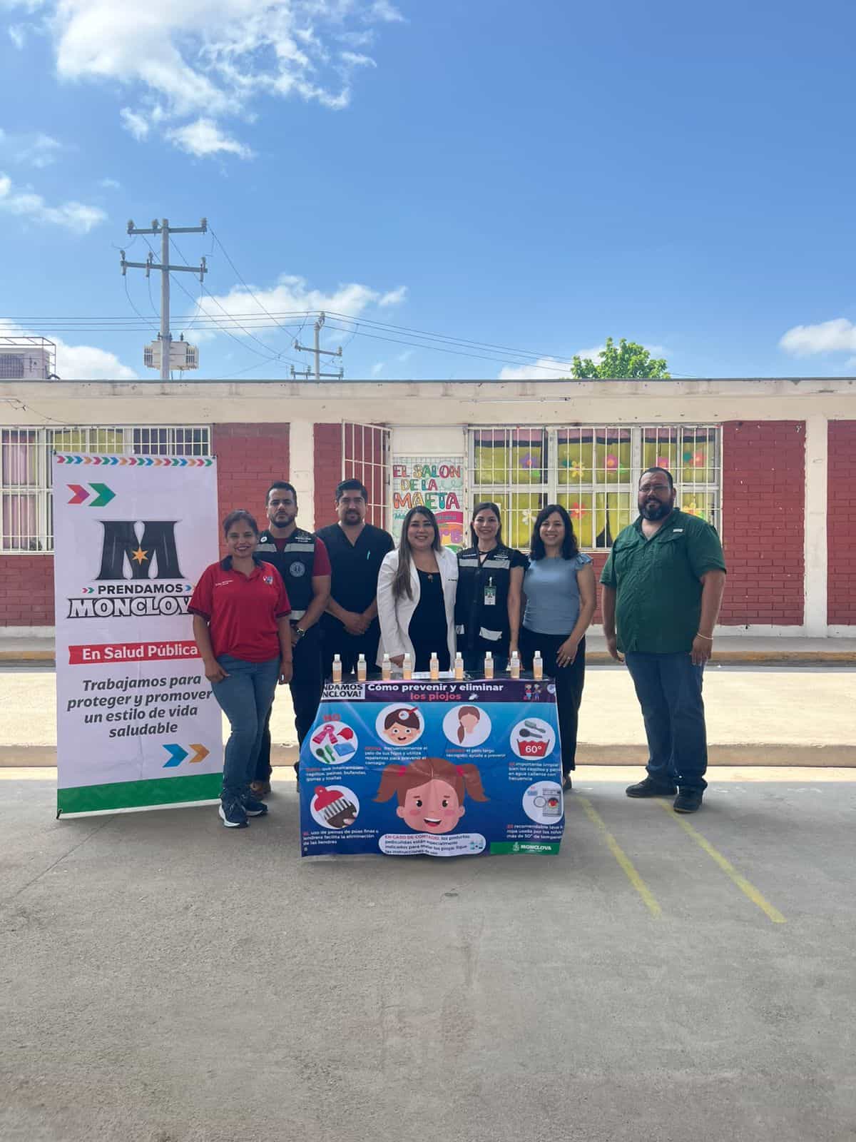 Municipio refuerza campaña antipiojos en primarias con brigadas y shampoo gratuito