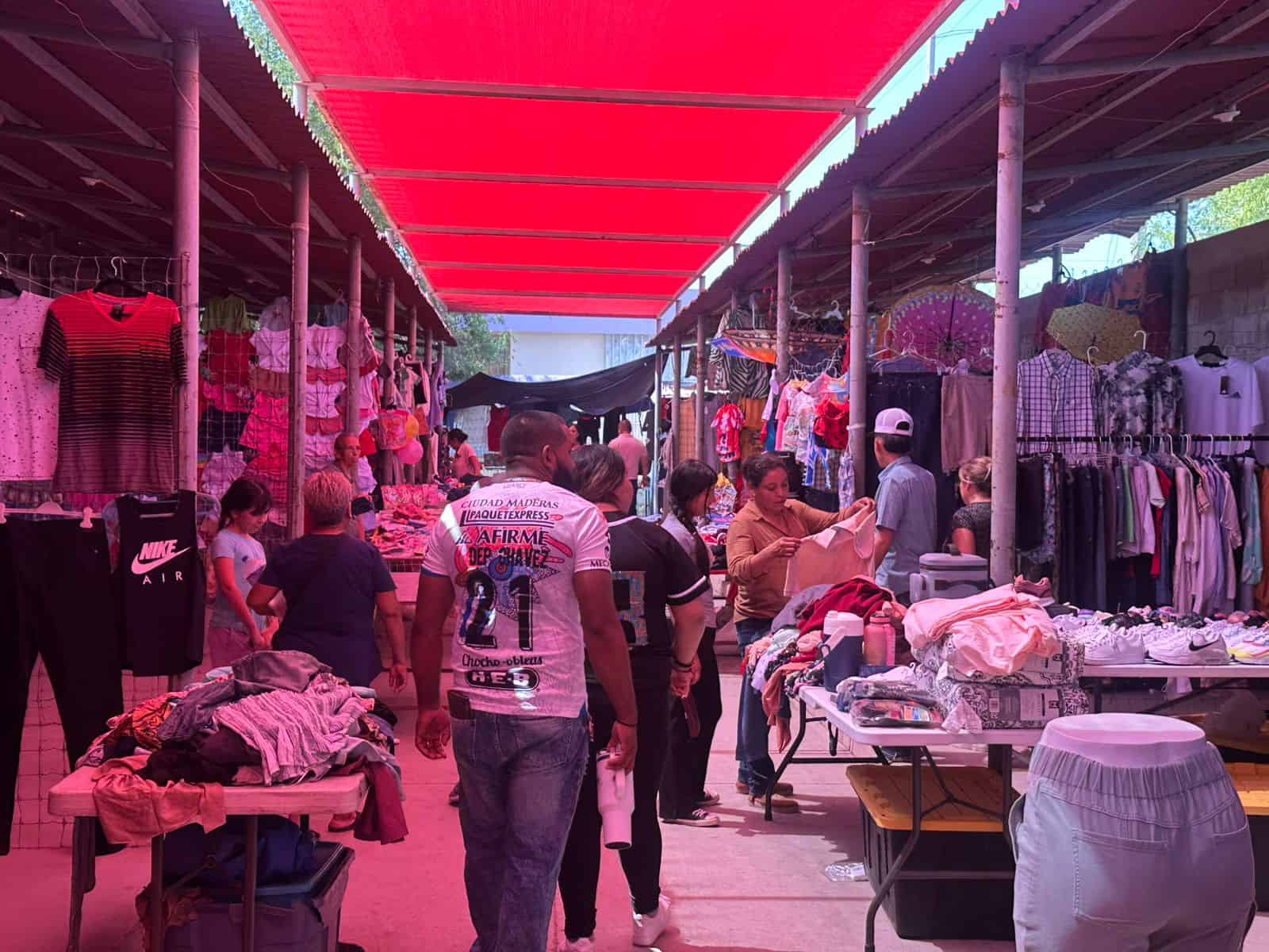 Elecciones pasan desapercibidas en la San Joaquín pese a que el tianguis está lleno