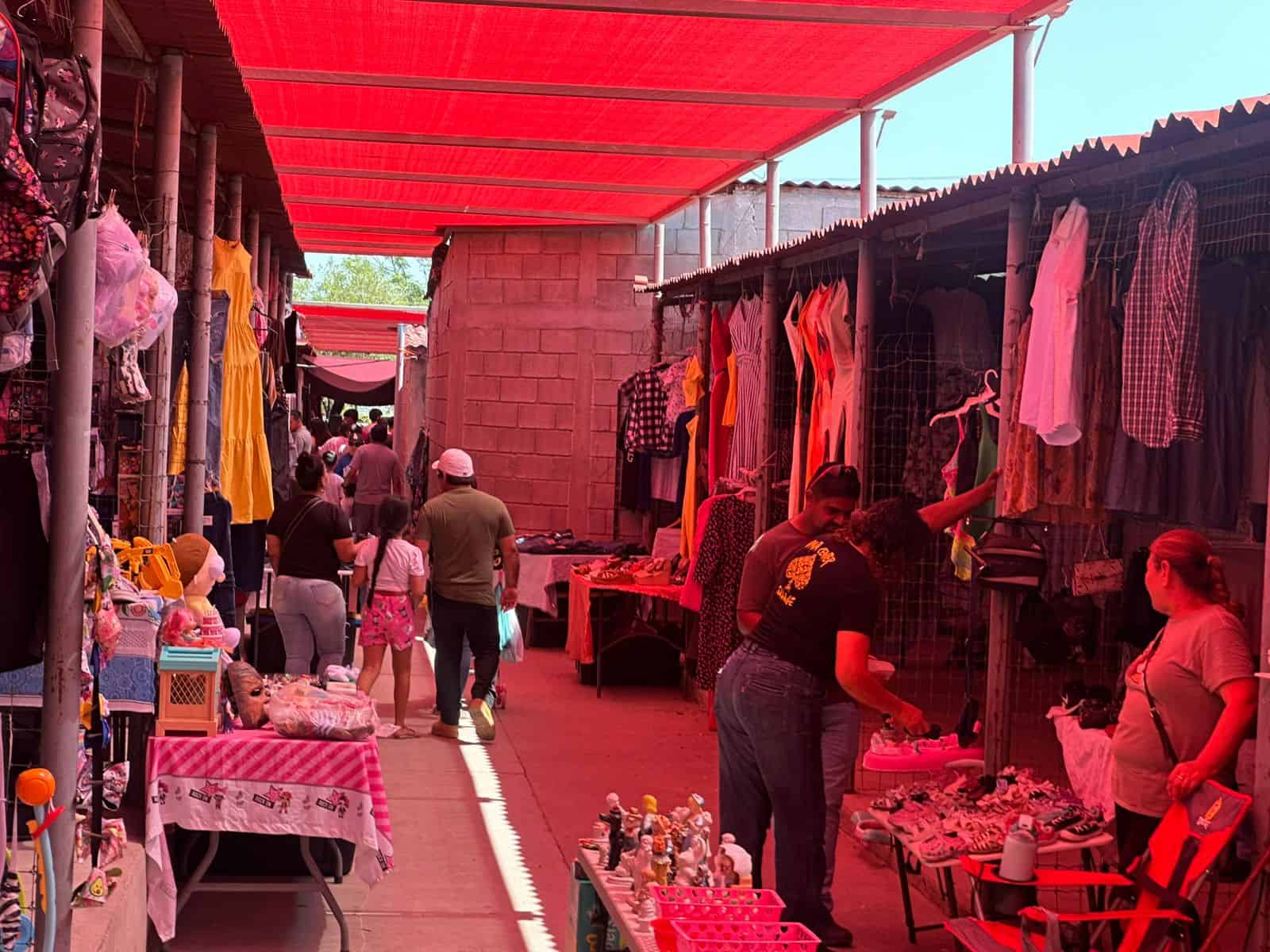 Elecciones pasan desapercibidas en la San Joaquín pese a que el tianguis está lleno