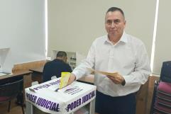 Va a emitir voto candidato a juez