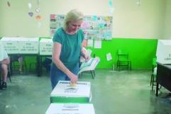 Emite su voto Laura Jiménez en proceso electoral judicial