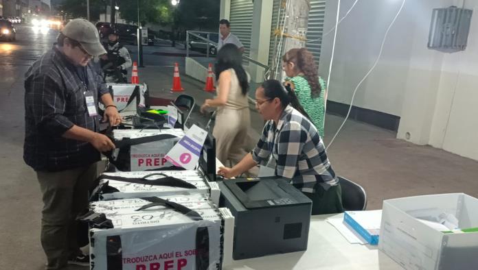 Llegan al INE  primeras urnas