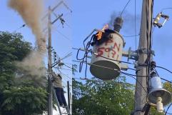 Controlan incendio de transformador en la zona centro de Morelos