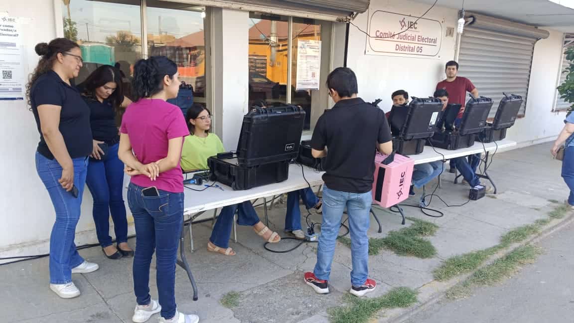 Muere conductor tras chocar de frente contra autobús en la 57