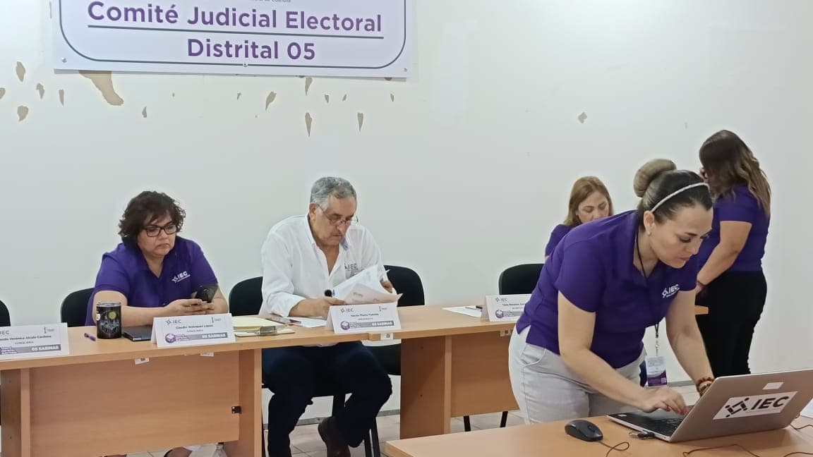 Muere conductor tras chocar de frente contra autobús en la 57