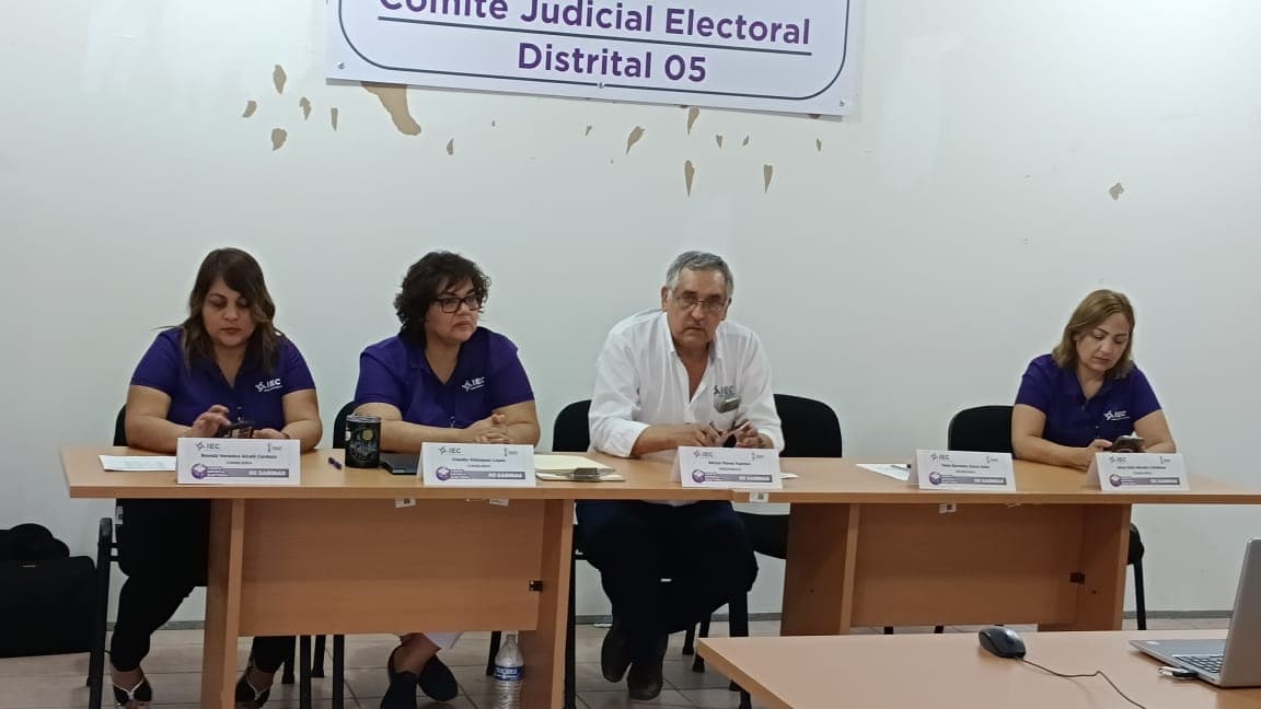 Muere conductor tras chocar de frente contra autobús en la 57