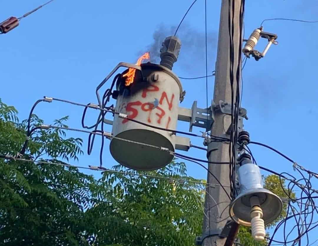 Controlan incendio de transformador en la zona centro de Morelos